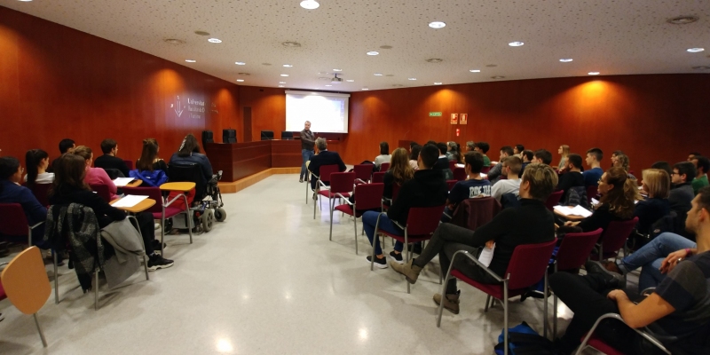 Imatge de la conferència de Carlos Duran Imatge de la conferència de Carlos Duran