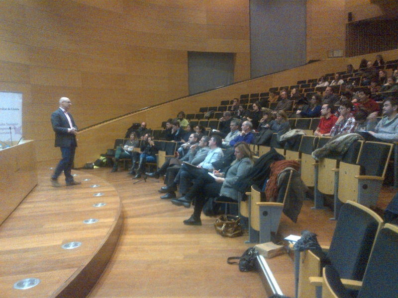 Momento de la conferencia Moment de la conferència