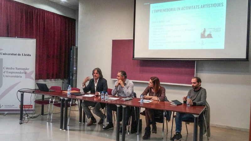 Imatge dels ponents en la taula debat